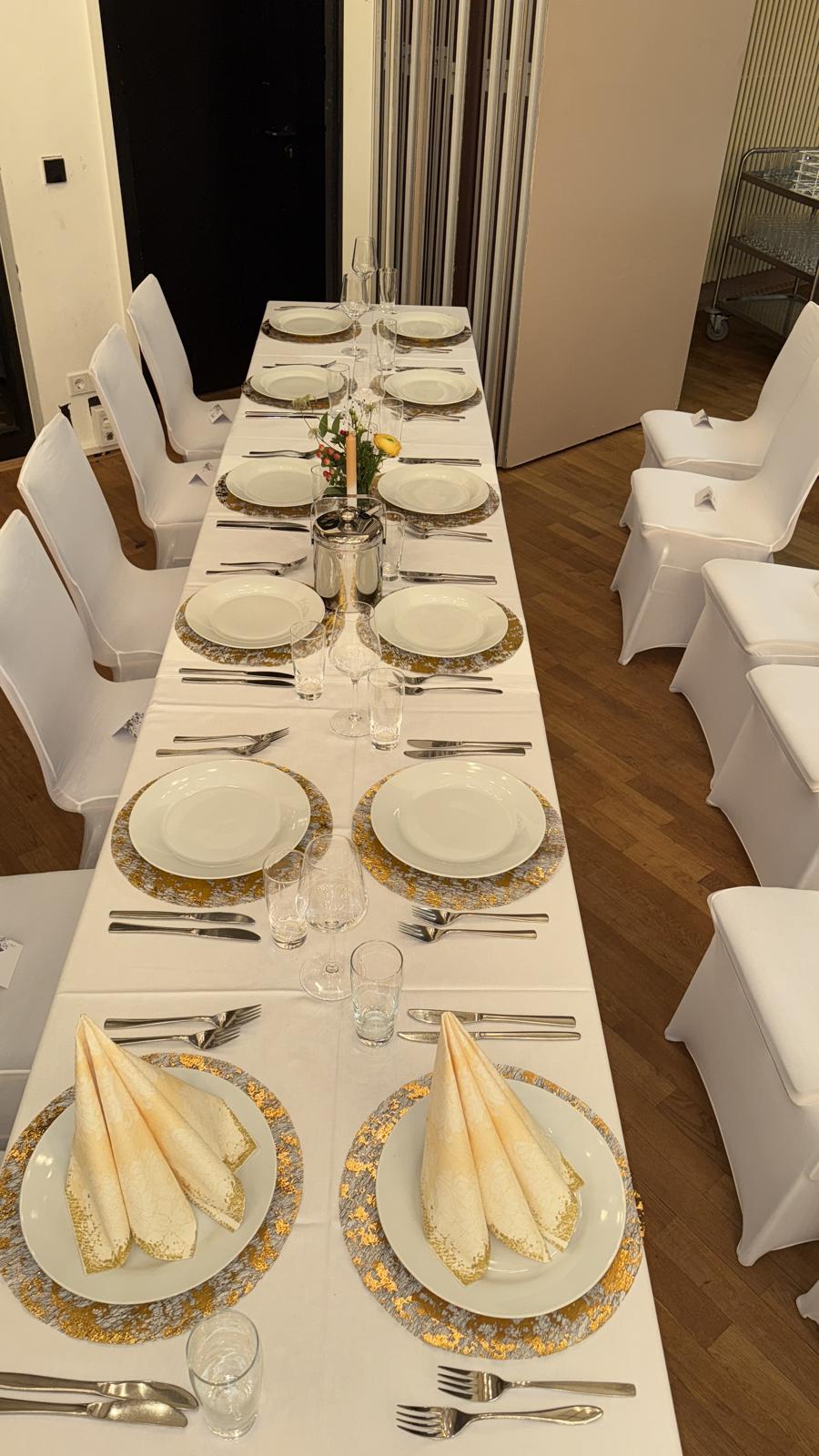 Festlich gedeckte Tafel in den Hüttenberger Bürgerstuben